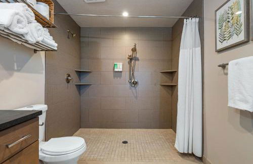 Fully Stocked Home with Hot Tub and Private Yard - Photo 26