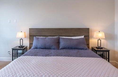 Stylish Grand Lake Retreat - King Bed - Walk to Lake - Foto 11