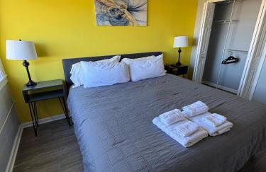 King-Bed Loft - Free Garage Parking - Full Kitchen - Foto 17