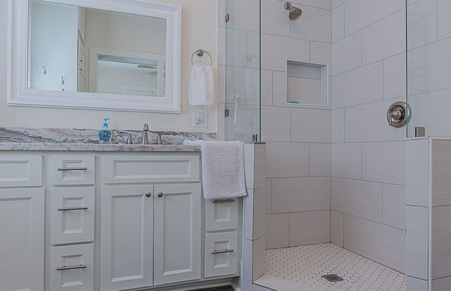 Uptown Cottage 2 Minutes to The Strand and Utmb - Foto 9