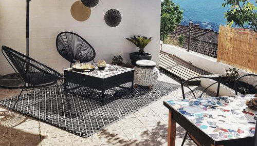 Appartement T2bis Sartène 60m2 avec jolie terrasse de 25m2 et vue panoramique mer et montagne sur le Golfe du Valinco - Quartier calme à 10mn à pied du centre ville - Idéal pour 4 personnes et possibilité de 6 couchages - Place de parking réservée - Foto 5