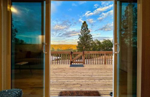 Unique Container, Home 20 Acres, Modern Stay - Photo 24