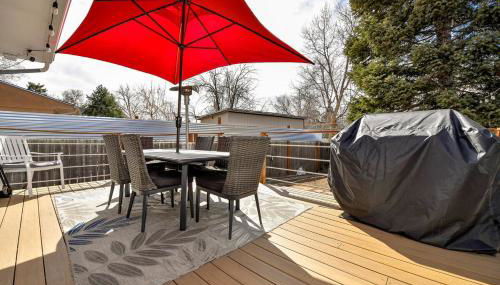 Family Perfect 4BR Home with Hot Tub, Pool Table, Fenced Yard, Cozy Fireplace, Mountain Views, Walkable Neighborhood, Near Parks, Dining, and Adventure - Foto 5