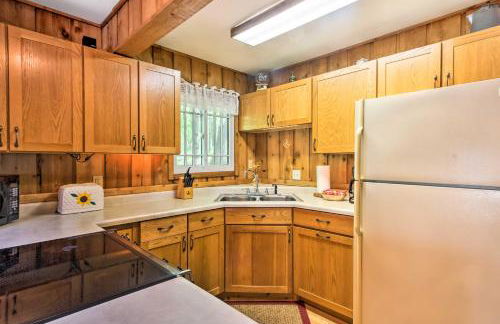 Lakefront Cumberland Cabin with Dock and Fire Pit! - Foto 10