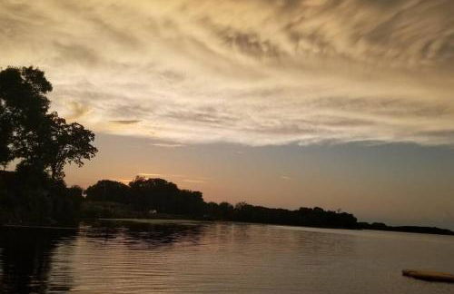 Lakefront Hideaway - Foto 25