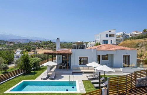 Villa Wisdom - Elegant & Homely with Pool, Galatas - Photo 24