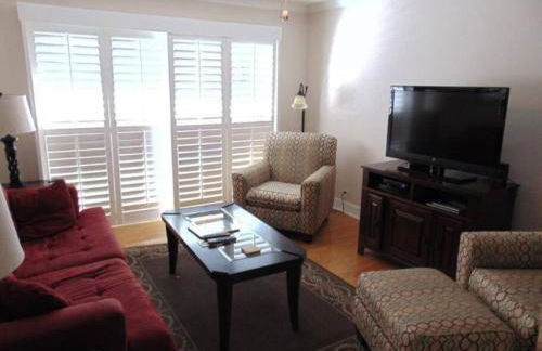 W2 Ocean Walk Resort upstairs 2 bed king and two twins next to back pool - Foto 5