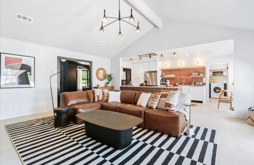 Hot Tub Pool + Firepit + Gameroom ~ Guesthouse - Foto 73