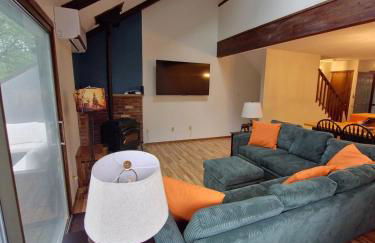 Rustic Mountain Escape Waterpark, Ski & Views! - Foto 2