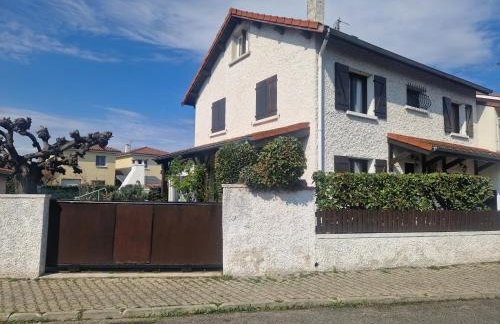 Jolie maison de 4 chambres avec jardinet - Foto 1