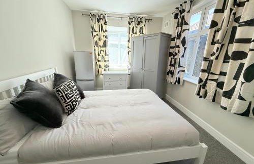 Spacious 5-Bedroom house close to station - Foto 12