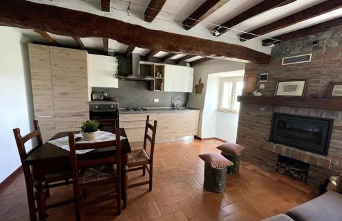 Alloggio con camino nel borgo del castello - Foto 14