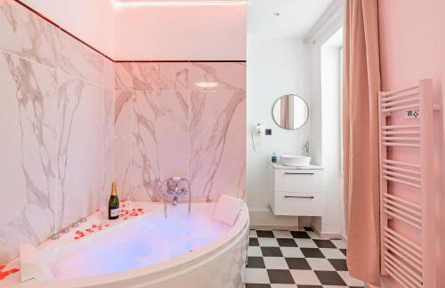 Aurora Lov'Room Proche de Saint Charles - Foto 10