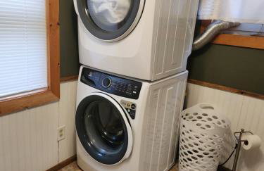 Spacious 5 Bedroom Cabin with Riverview & Black Lake Access - Foto 36