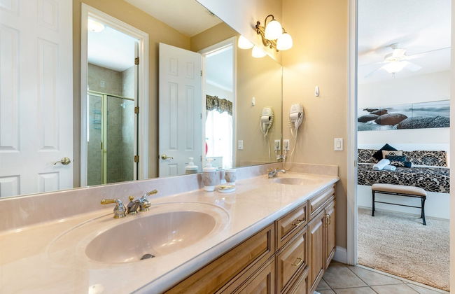 Stunning Large 7 bed Home With Private Pool, Spa, Balcony, Cinema Room, Fitness Suite and Able to see the Disney Fireworks - 467 - Foto 29