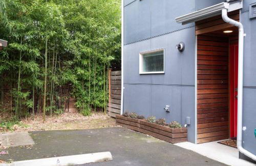 Stylish Urban Loft wFloating Stairs&Fireplace - Foto 48