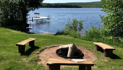 English Lake Escape -Custom Waterfront Log Cabin in Chequamegon National Forest - Foto 5