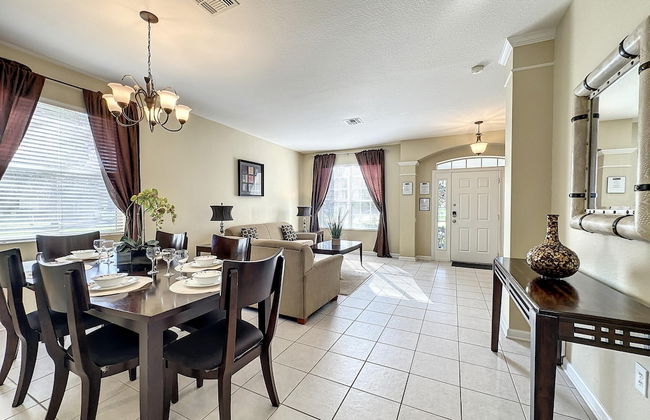 This Amazing 6 Bedroom Property With a Lake View - Foto 3