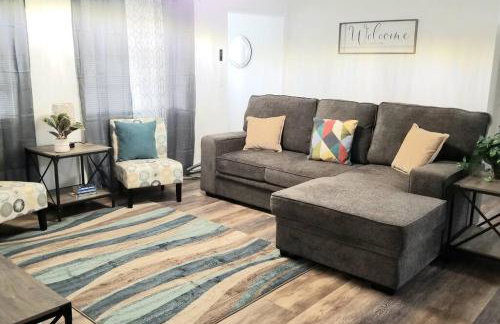 Whole House+Renovated+Pool+Lanai+BBQ+Close to All - Foto 26