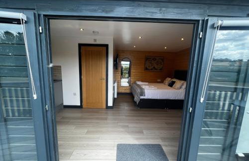 Beautiful Open Plan Lakeside Lodge, Shearsby - Photo 60