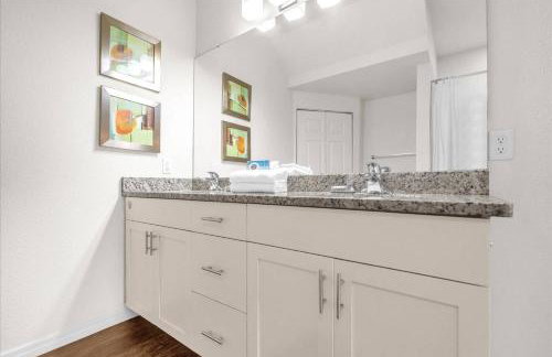 3 BD 2 BA Lucaya Village 13-102 - Foto 20