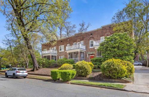 Bright and Restful 2BR near Uptown with Balcony - Foto 25