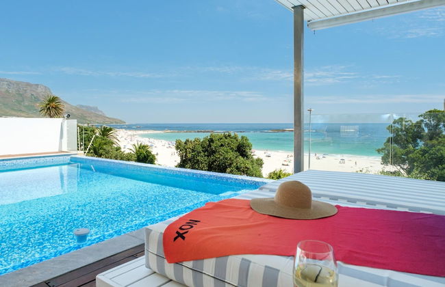 Villa Bleu Blanc in Camps Bay With Pool and Views - Foto 31