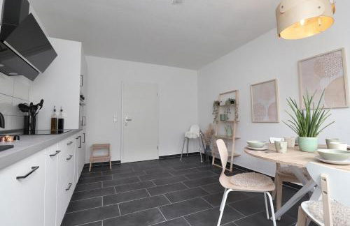 Design am Rhein I Traumlage Rheinufer I 3BR I Küche I öffentl Parkplätze I helloYOU apartments x BRIGHT Collection - Foto 26