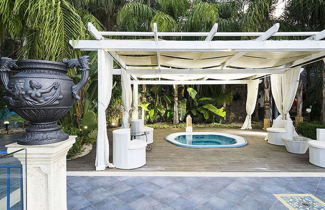 Exclusive Villa With Panoramic Swimming Pool and Hot Tub, Near the Sea - Foto 17