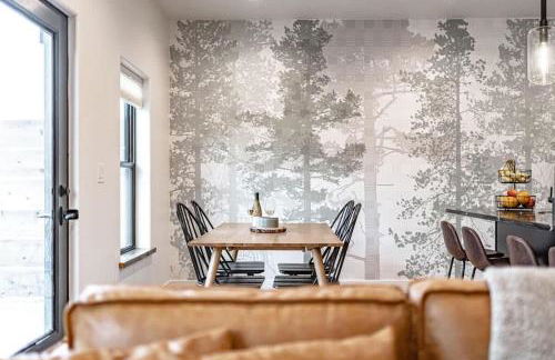 Unique Townhome with AC Garage Patio - Foto 1