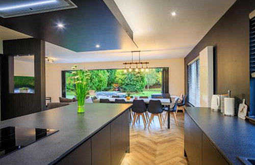 FAMILY FRIENDLY, HOT TUB, Fire Pit, Spacious & Modern - Foto 2