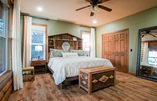 15 Mins to U of A - Pool & Hot Tub - Foto 12