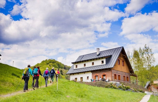 Inviting Villa With Warm Ambience - Photo 32