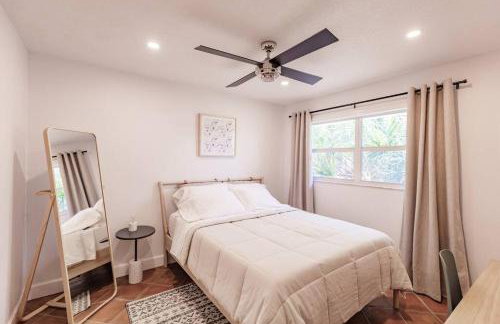 *Eclectic hidden Gem / Tiki Bar and Pool* - Foto 13