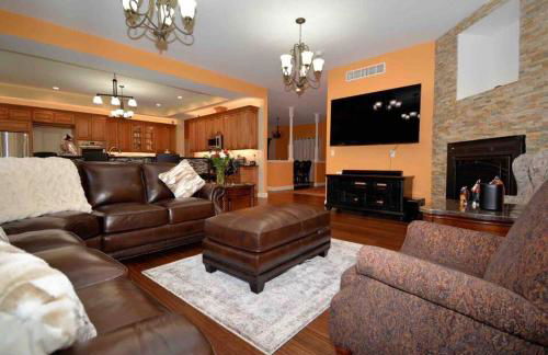 9 Bedroom Saratoga Retreat, In-Ground Heated Pool, HotTub, Firepit, Gourmet Kitchen, Private Office - Foto 36