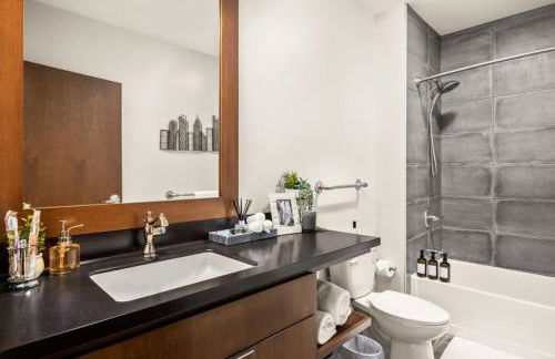 The Urban Loft - Stylish Industrial Living - Foto 12