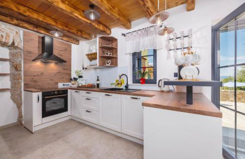 Villa Melary with Pool and Jacuzzi - Photo 5