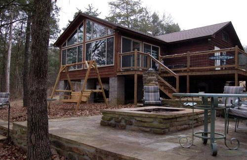 Lakefront Cabin Getaway with Firepit near Ozark National Forest in Scranton, Arkansas - Foto 1