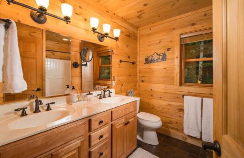 Cabin with amazing long-range mountain views, hot tub, fire pit, EV connection - Foto 33