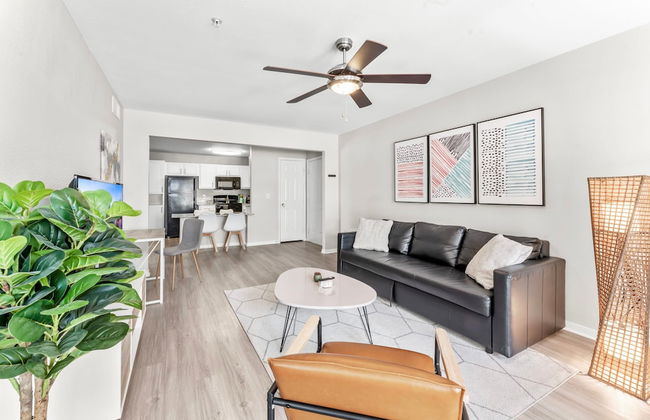 Comfy 2BR King Suite w Gym Pool Close to DT - Foto 20