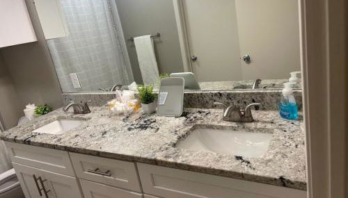 Spacious 1400sf 3bed 2bath Apartment - Photo 2