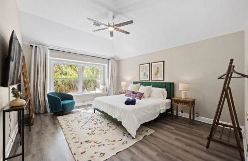 Artist Retreat at Cypress Creek - Hotub - Sleeps 9 - Photo 16