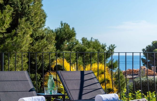 Relax in Luxury at This Stunning Seaside Villa - Photo 55