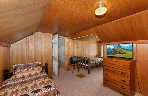 Sunshine Cabin - Cozy 2-Story Getaway - Photo 38