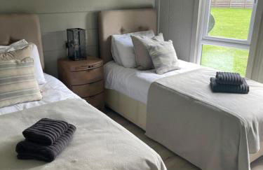 Glasshouse hot tub lodge - Foto 9