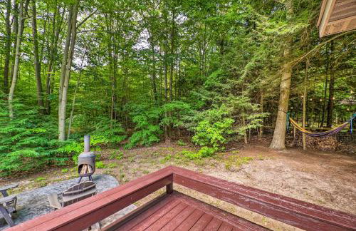 Cozy Whitehall Hideaway with Hot Tub and Chiminea! - Foto 29