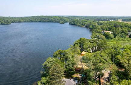 Family Lakefront Adventure House 3BR wFirepit & Scenic - Foto 20