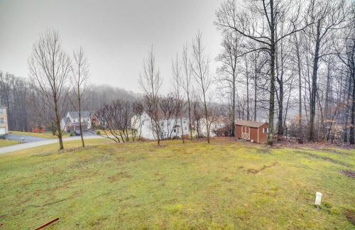 Fireside Gatherings Pet-Friendly Apollo Home - Photo 32