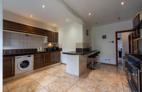 Lovely 5 Bed House in Barnet , home away from home - Foto 31