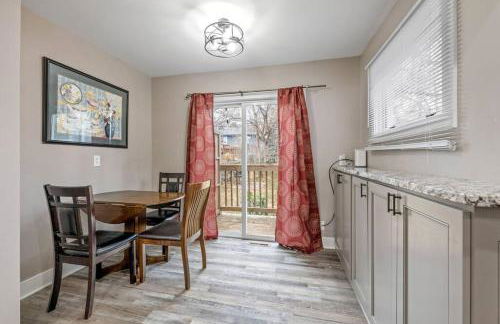 Benson. Cozy pet friendly living. No pet fees. - Photo 31